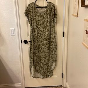 la miel leopard print maxi dress. Size L.